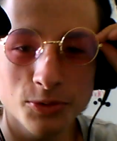 mec avec lunettes